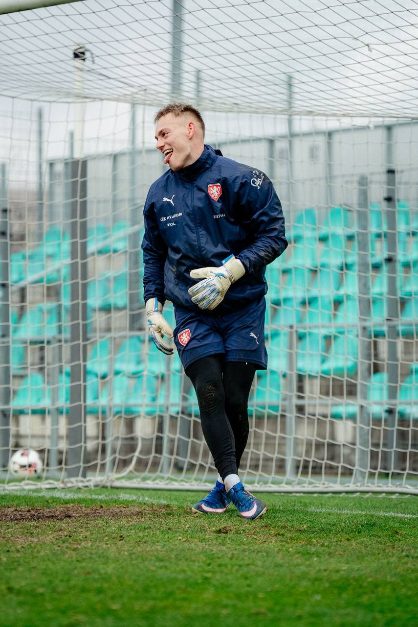 Adam Dvořák na aktuálním soustředění v rukavicích Brave GK Venom NWB - Oficiální internetový obchod Brave GK