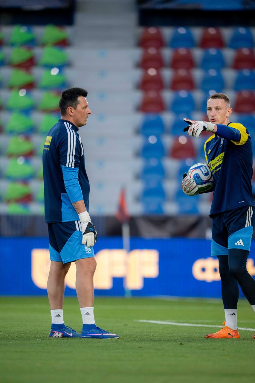 Dmytro Riznyk chytal v rukavicích Brave GK Venom D.R. - Oficiální internetový obchod Brave GK