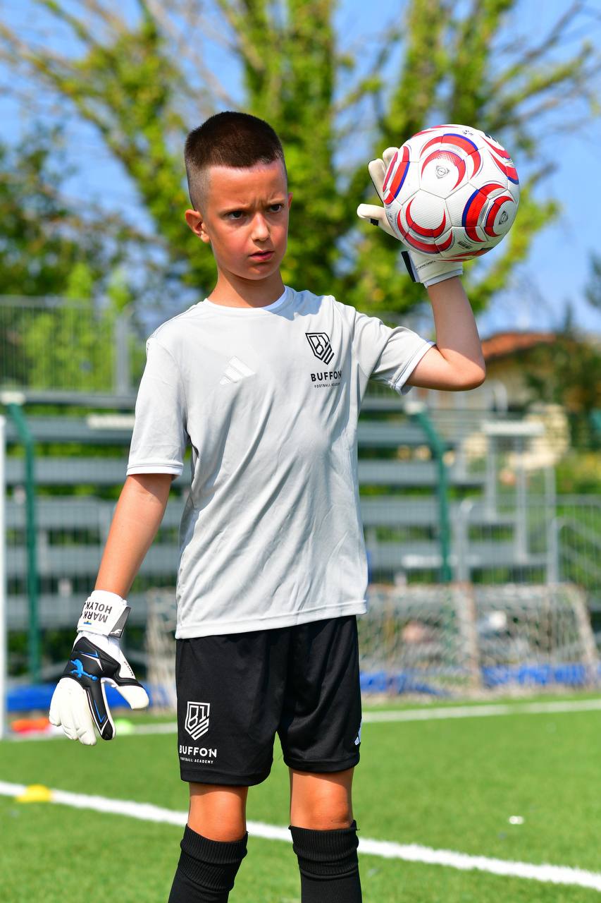 Mark Holyk trénuje v rukavicích Brave GK Skill 2.0 v kempu Buffonovy akademie v Itálii - Oficiální internetový obchod Brave GK