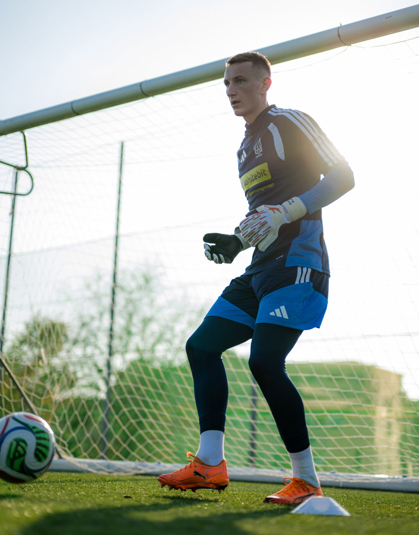 Brankářské rukavice Brave GK Venom D.R.: těsné usazení a stabilní kontakt s míčem - Oficiální internetový obchod Brave GK