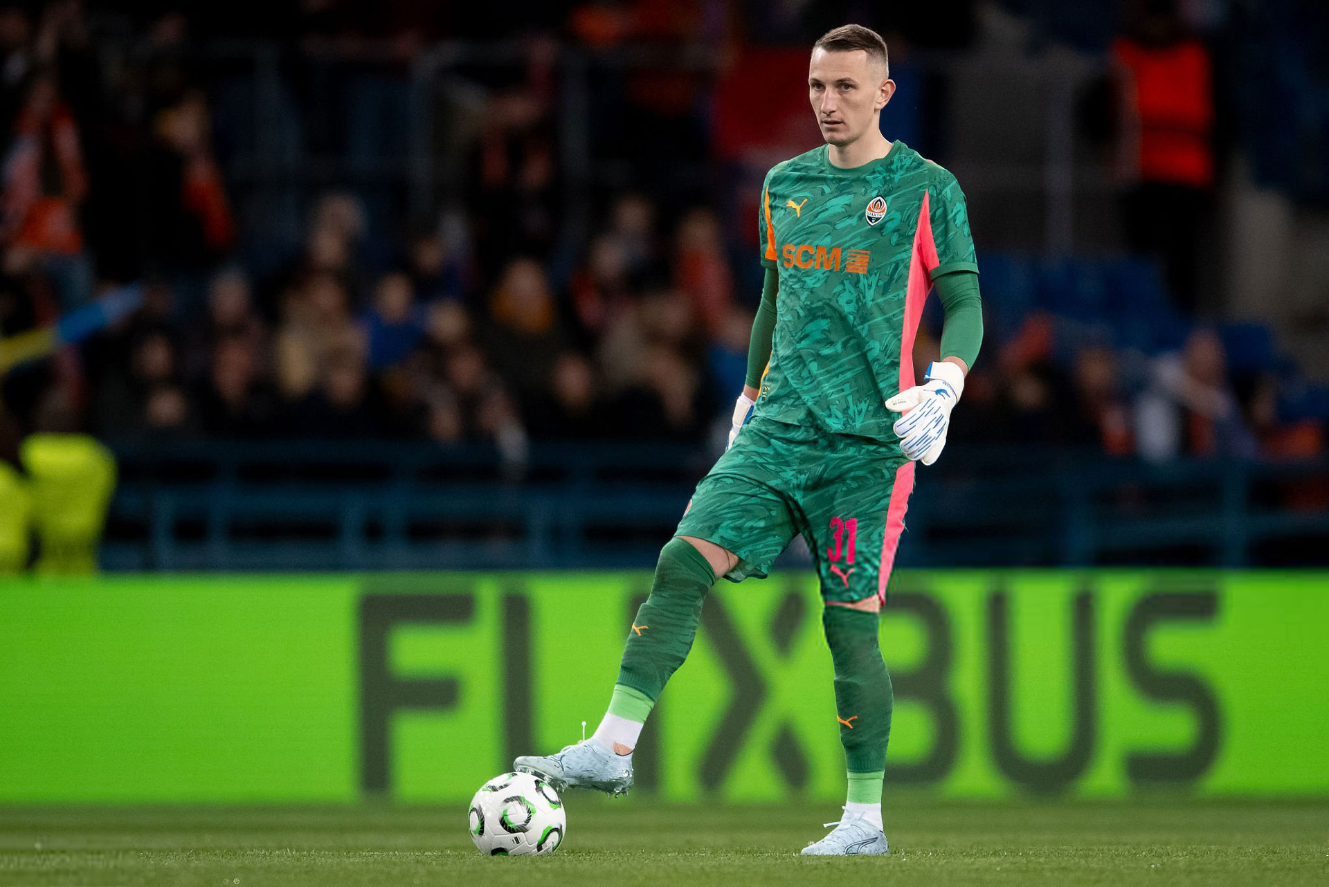 Dmytro Riznyk v Konferenční lize v Brave GK Venom NWB - Oficiální internetový obchod Brave GK