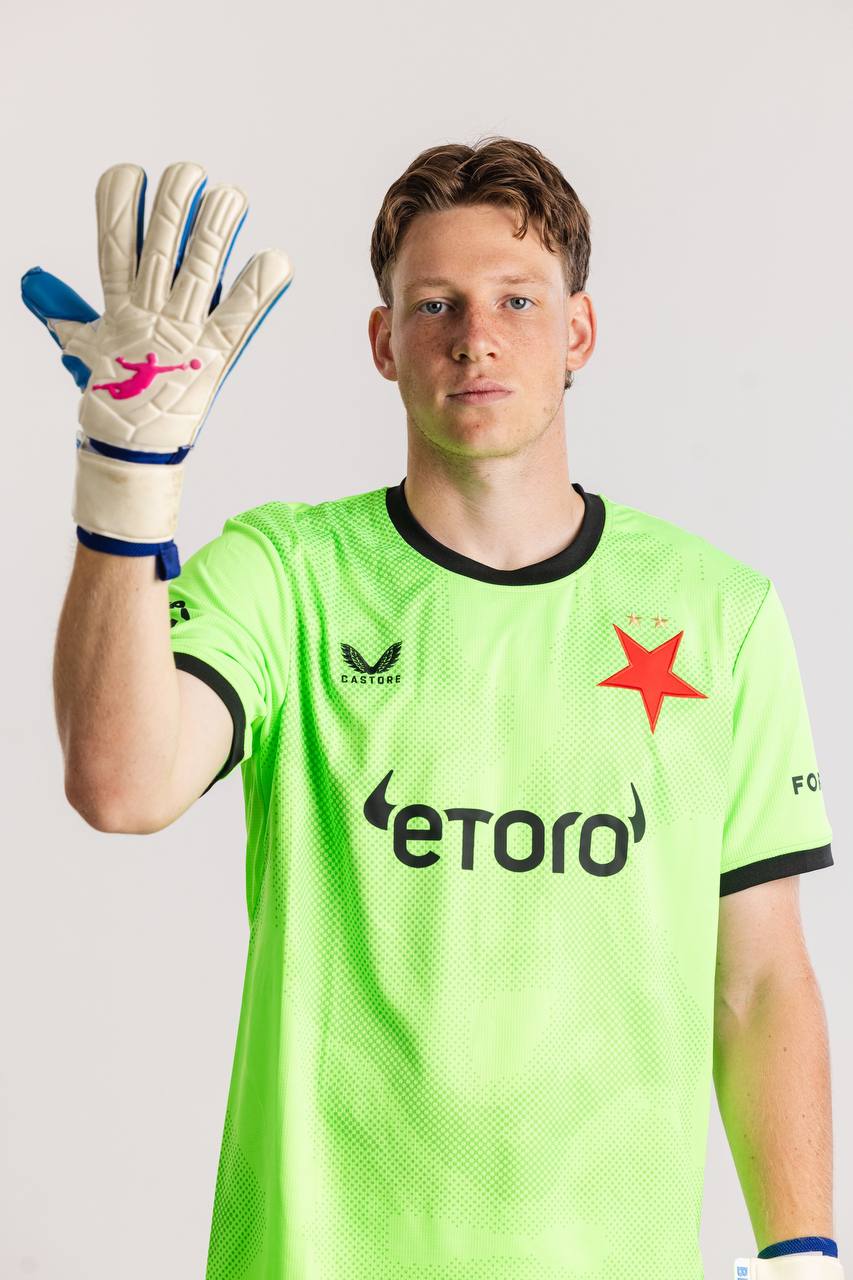 Oleksandr Petrenko v brankářských rukavicích Brave GK Diamond Aqua - Oficiální internetový obchod Brave GK