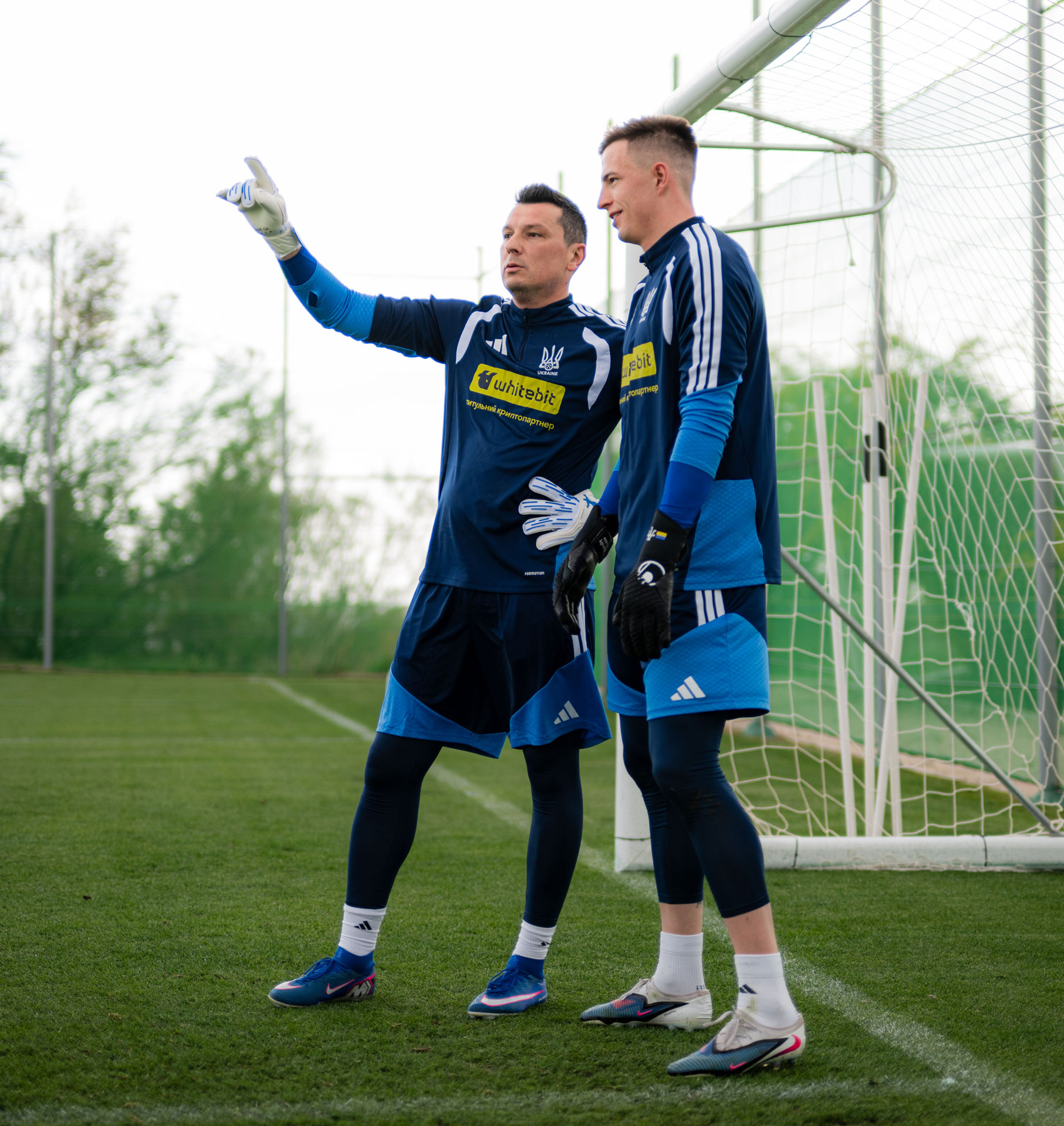 Rustam Chudžamov v rukavicích Brave GK Venom NWB - Oficiální internetový obchod Brave GK
