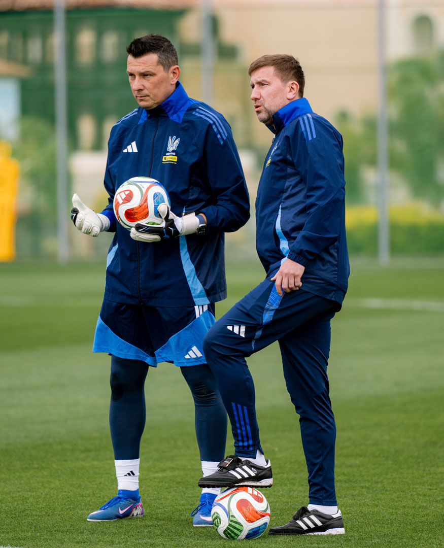 Rustam Chudžamov na srazu národního týmu v rukavicích GK Skill 2.0 - Oficiální internetový obchod Brave GK