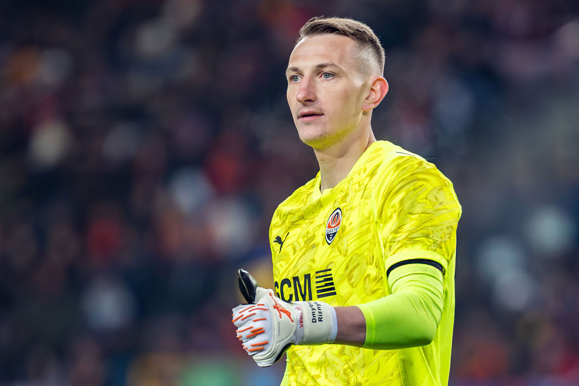 Dmytro Riznyk v prvním zápase proti AZ v rukavicích Brave GK Venom DR - Oficiální internetový obchod Brave GK