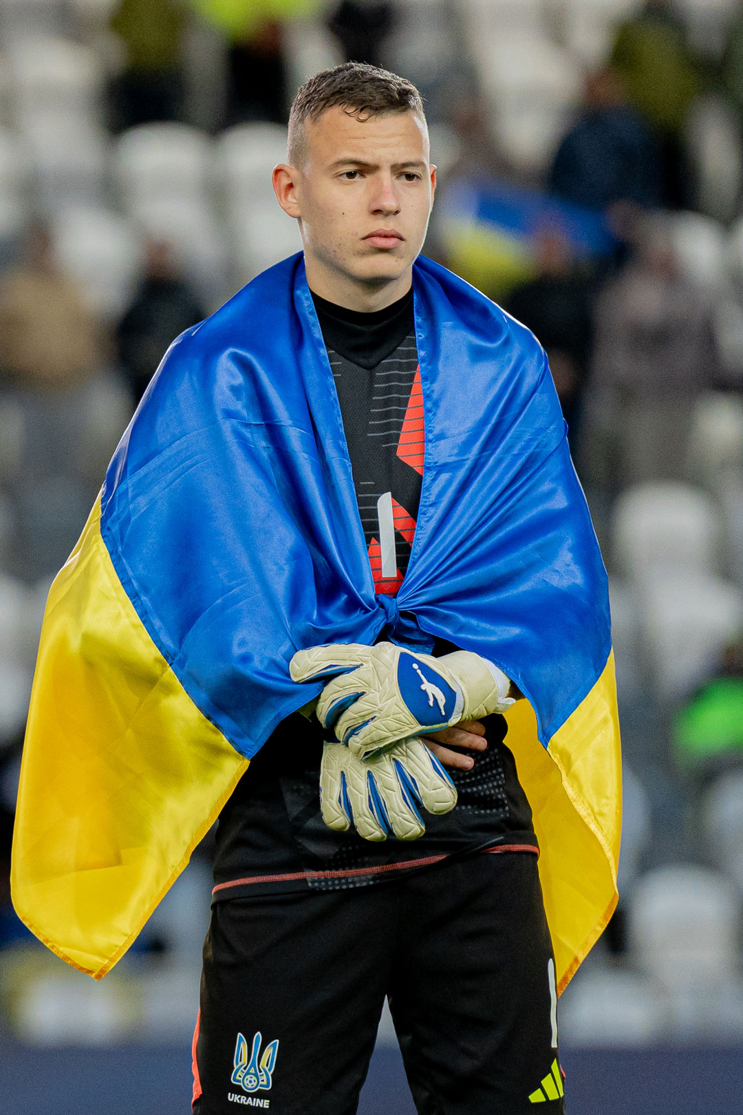 Vladyslav Krapyvtsov v rukavicích Brave GK Air Aqua - Oficiální internetový obchod Brave GK